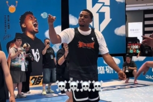 稍微发力凯尔登-约翰逊中国行打野球 窒息攻防&amp;各种隔扣