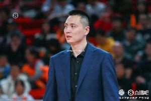 媒体人：卢伟弃牌洛夫顿豪赌哈维 输了千夫所指&amp;赢了载入史册