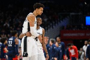 开云体育下载-福克斯顶薪续约！文班亚马明夏可提前续约 最高可签5年3.17亿美元