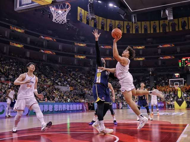 开云体育app-CBA第15轮，上海男篮113比73战胜广东队